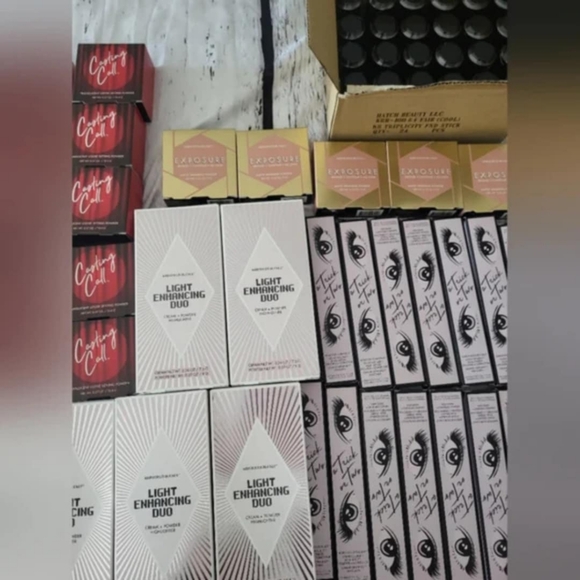 Ultimate 25-Piece Mixed Makeup Lot (New) - Picture 13 of 13